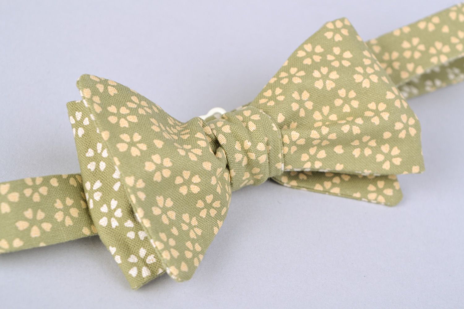 Handmade bow tie sewn of cotton fabric with floral pattern in calm color palette photo 5