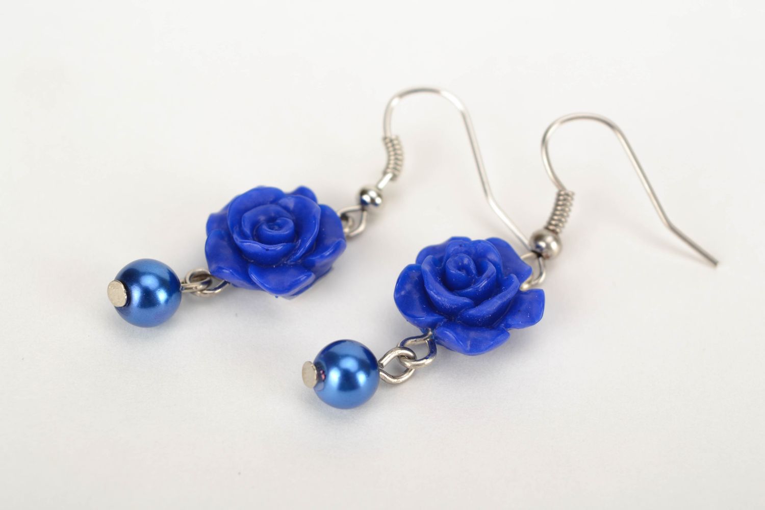 Boucles d'oreilles en pâte polymère Roses bleues photo 3