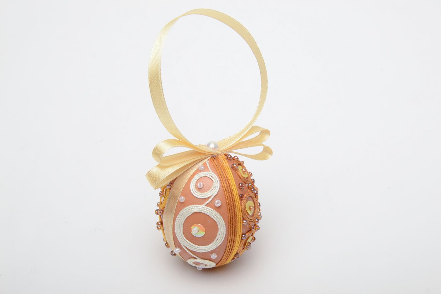 Œuf de Pâques à suspendre fait main avec perles de rocaille et fils pour décoration photo 3