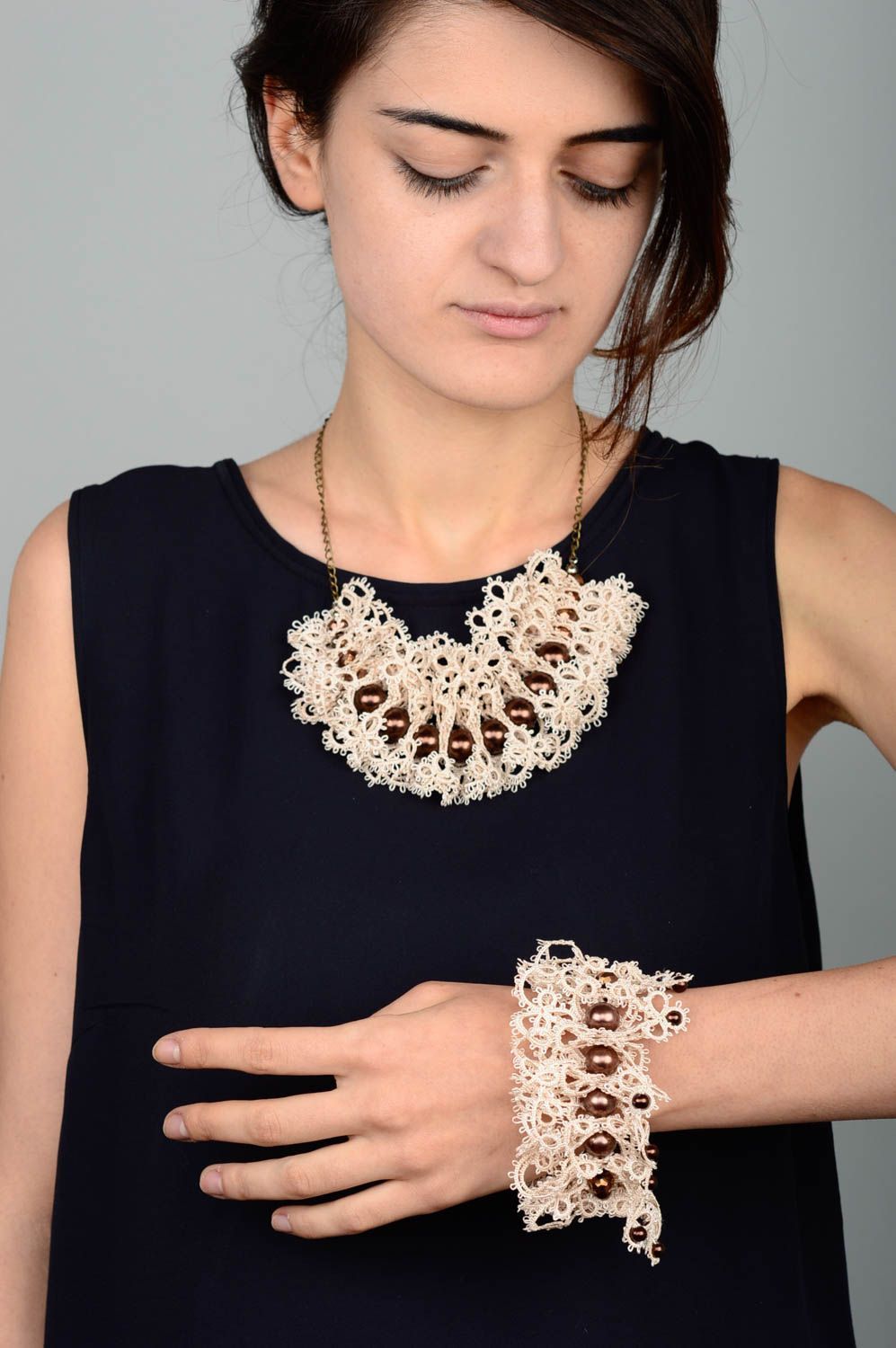 Bracelet textile Collier fait main beiges frivolité Accessoires femme design photo 1