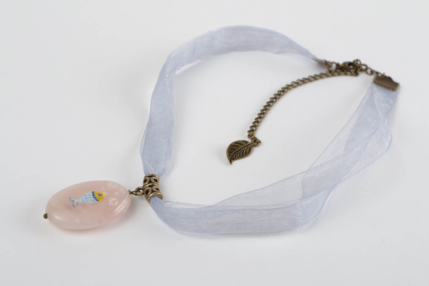 Pendentif quartz rose Bijou fait main en organza sur ruban Accessoire femme photo 2