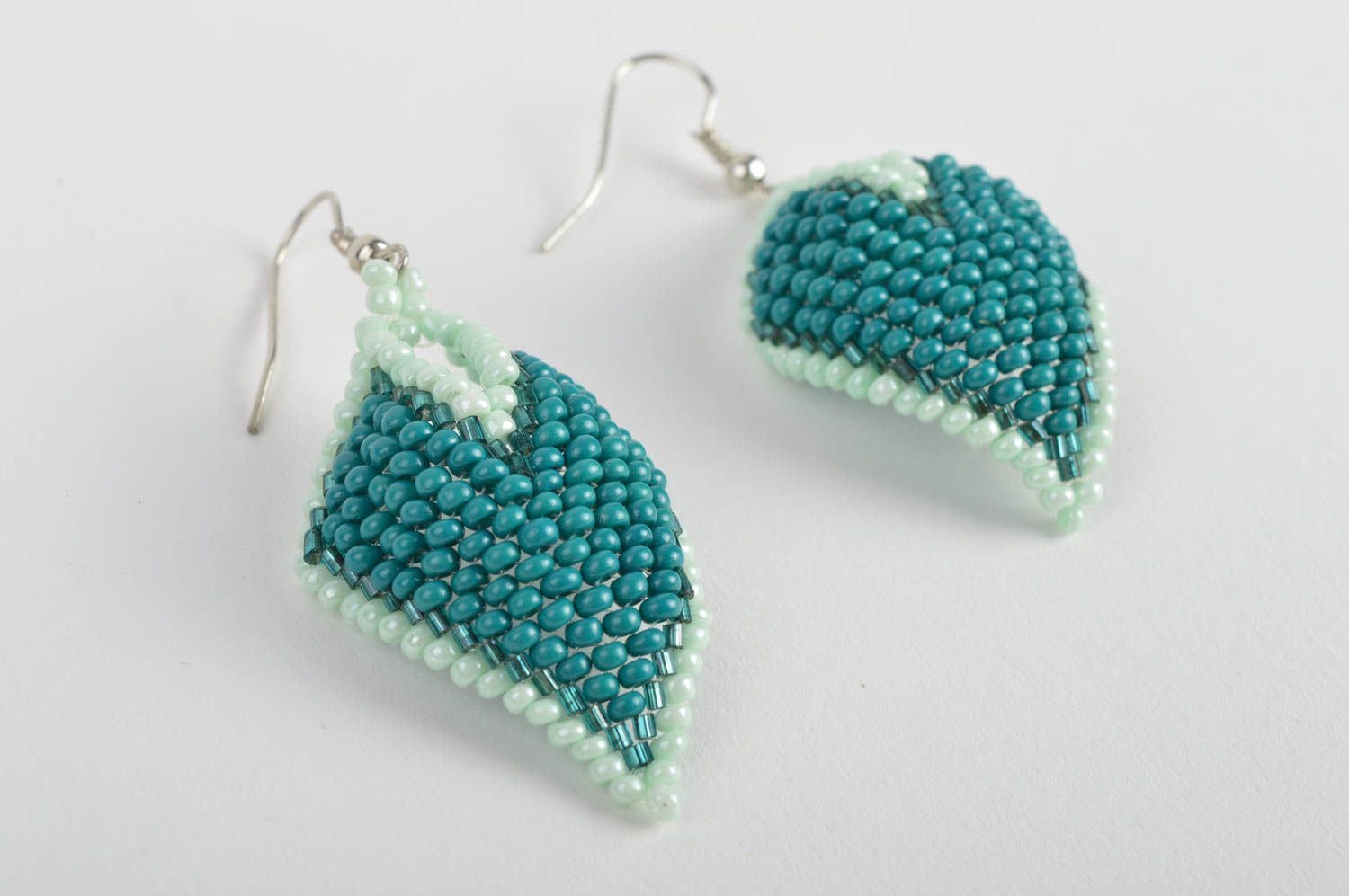 Handmade designer bead woven earrings of turquoise color of rhombus shape photo 3
