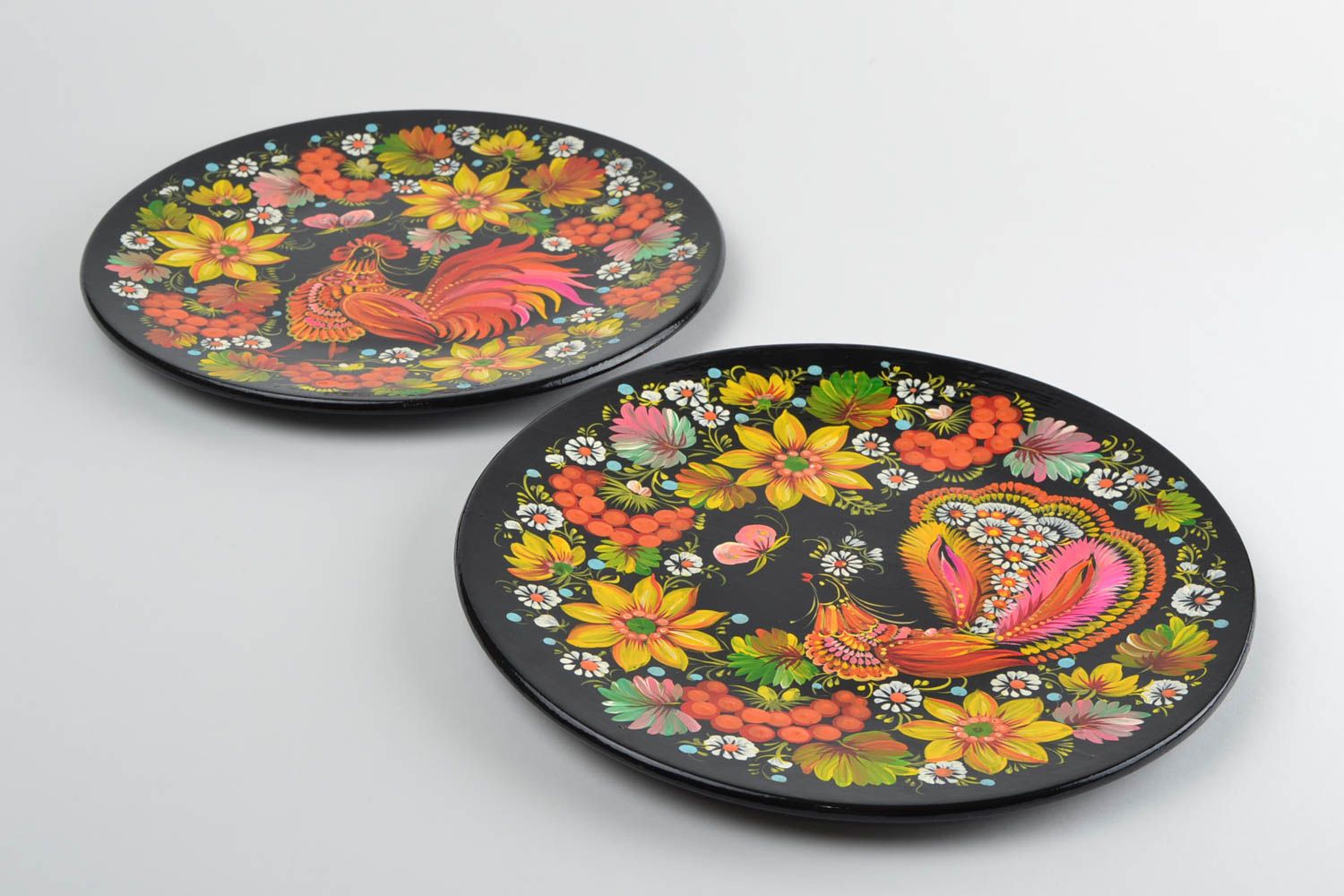 Деревянные тарелки с Петриковской росписью набор из двух изделий ручной работы фото 4