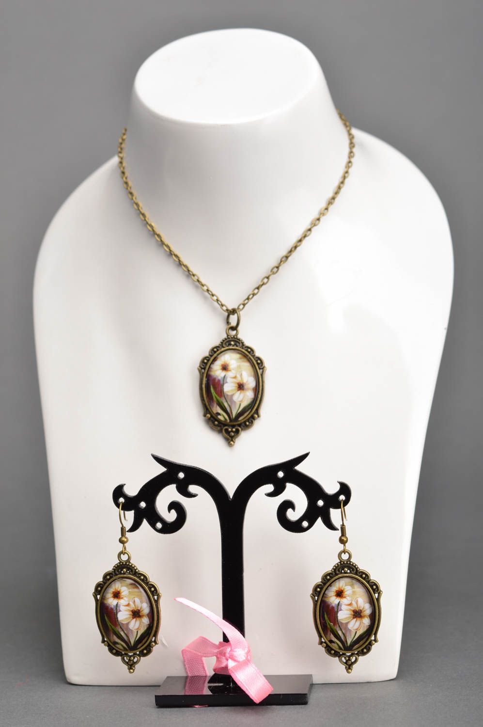 Handmade designer vintage jewelry set metal pendant and earrings with cabochon photo 1