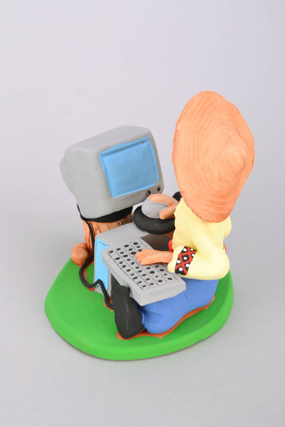Statuette Cosaque devant un ordinateur en céramique faite à la main photo 4
