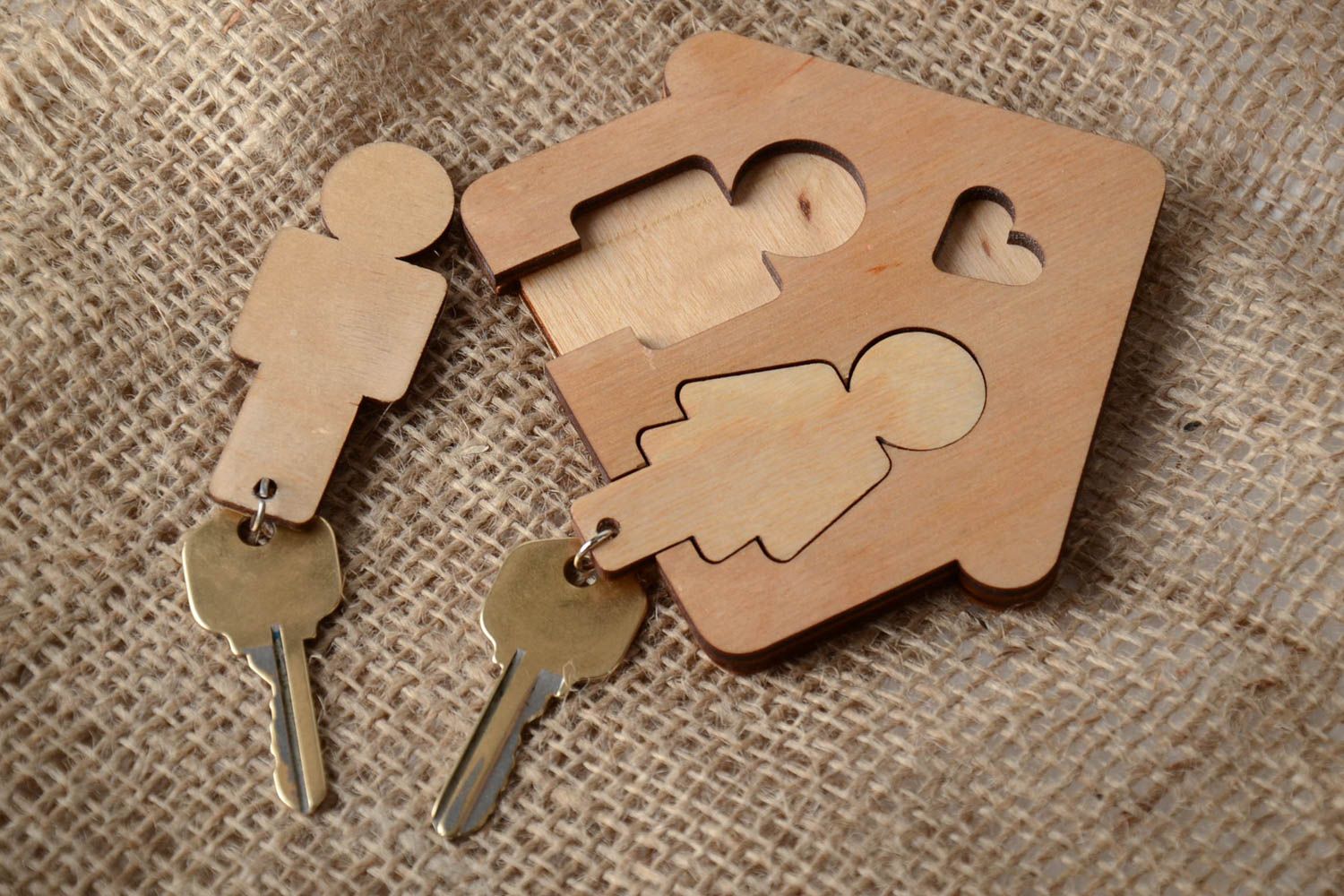 Plywood key hanger in the shape of house photo 1
