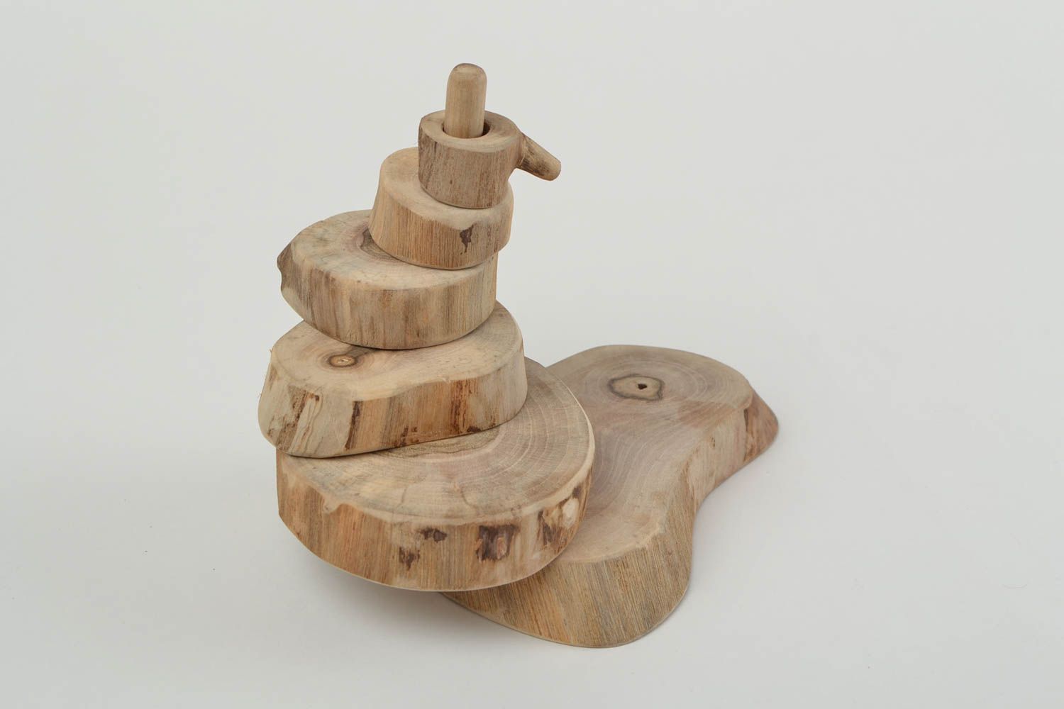 Деревянная пирамидка из ореха детская развивающая игрушка ручной работы фото 5