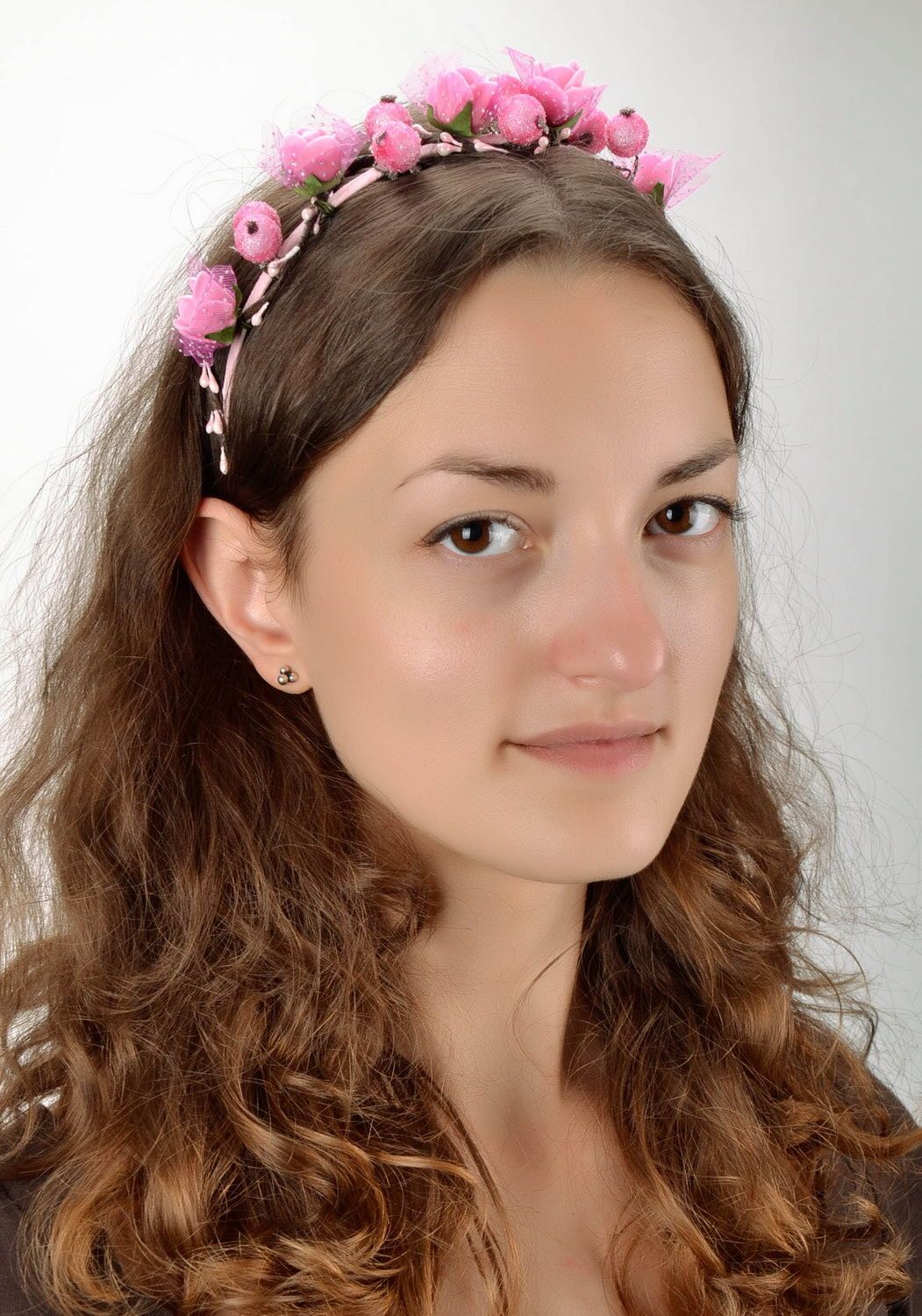Headband with artificial flowers photo 4