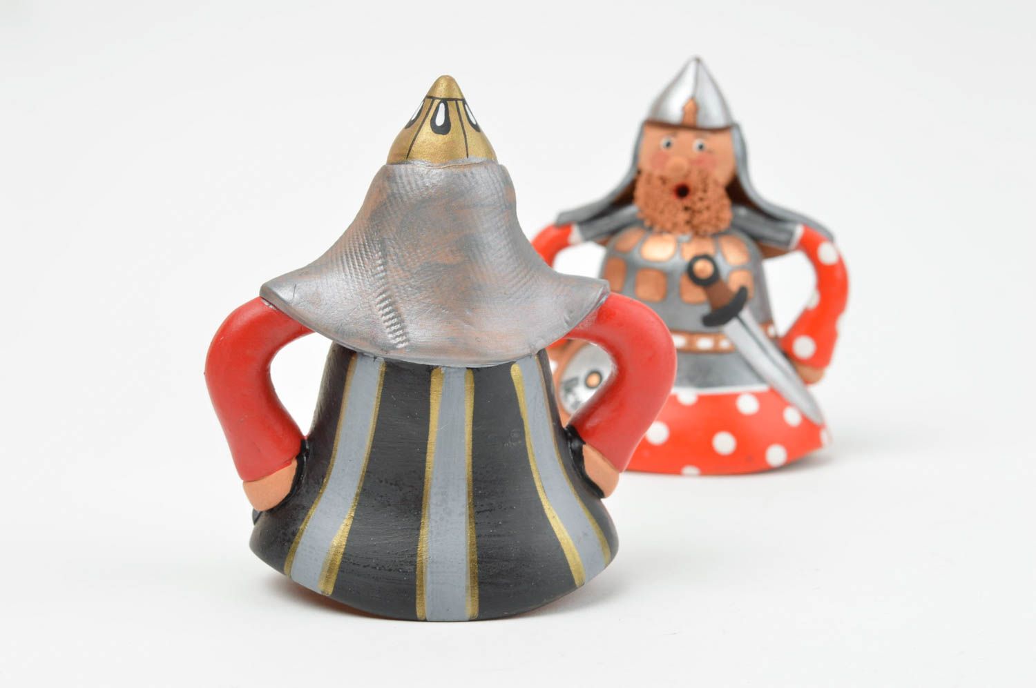 Campanelli d'autore in ceramica fatti a mano a forma di cavalieri 2 pezzi
 foto 4