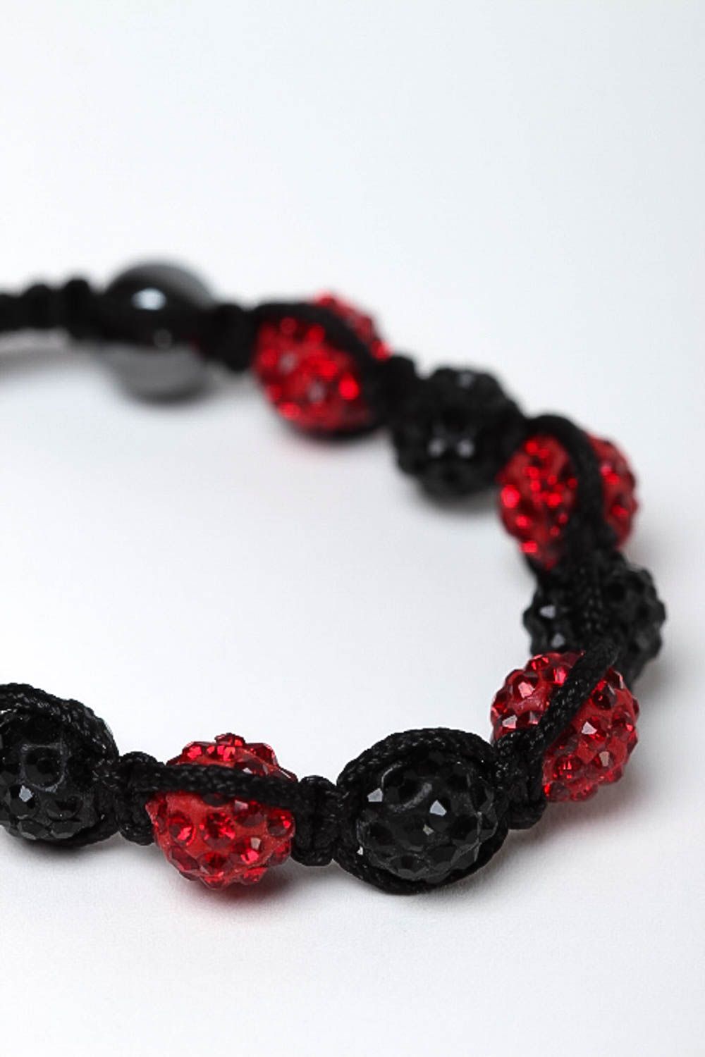 Bracelet tendance Bijou fait main en rouge et noir cadeau Accessoire femme photo 3