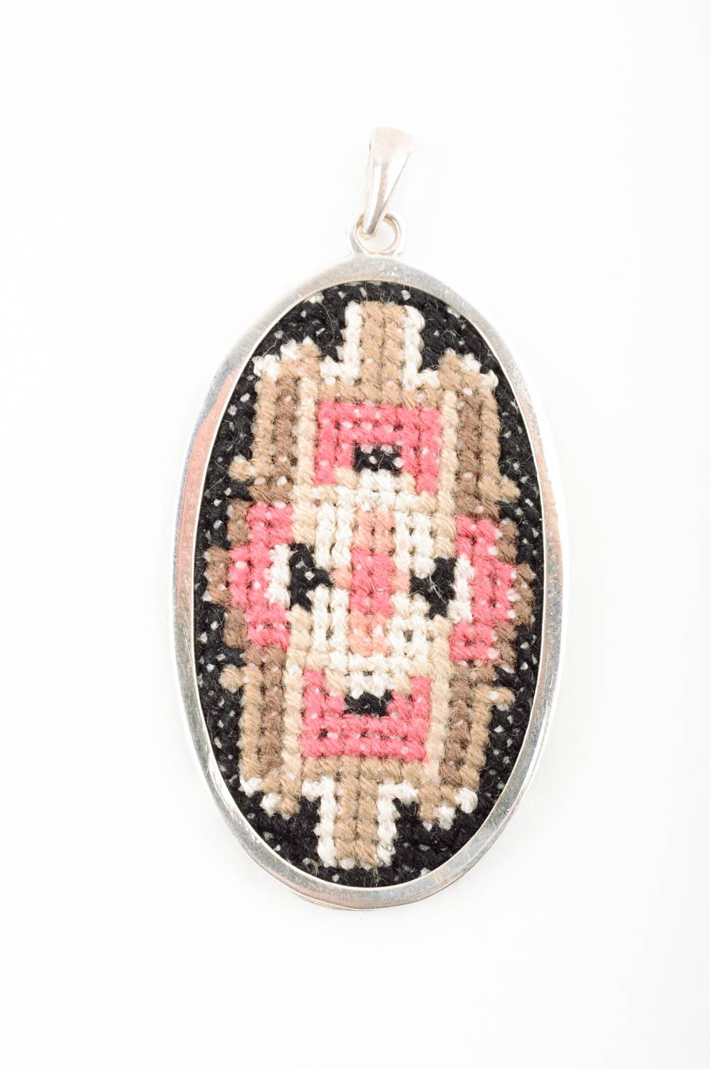 Handmade designer pendant jewelry with embroidery stylish designer pendant photo 1