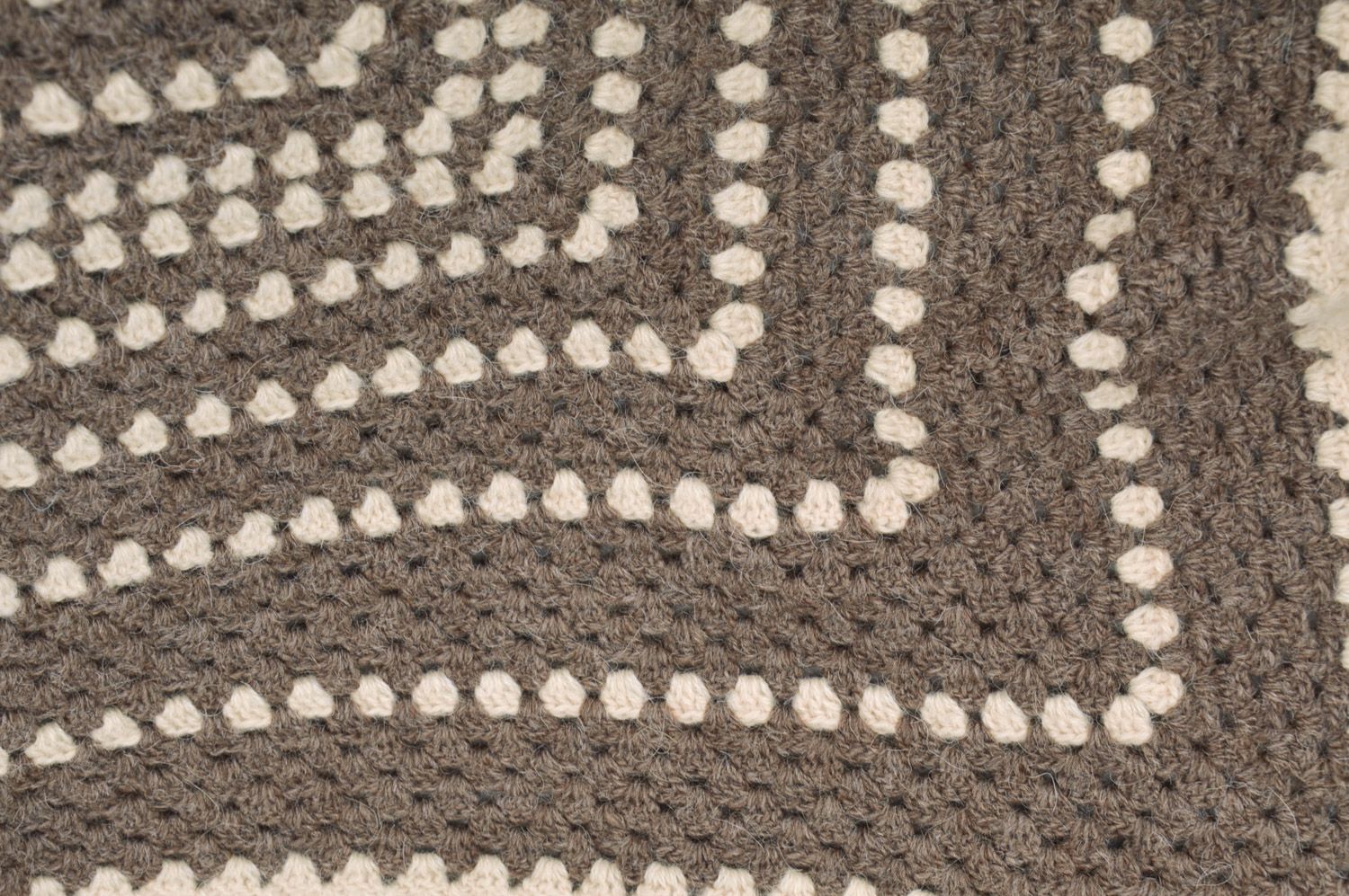 Châle tricoté aux aiguilles en mi-laine gris chaud rayé fait main pour femme photo 5