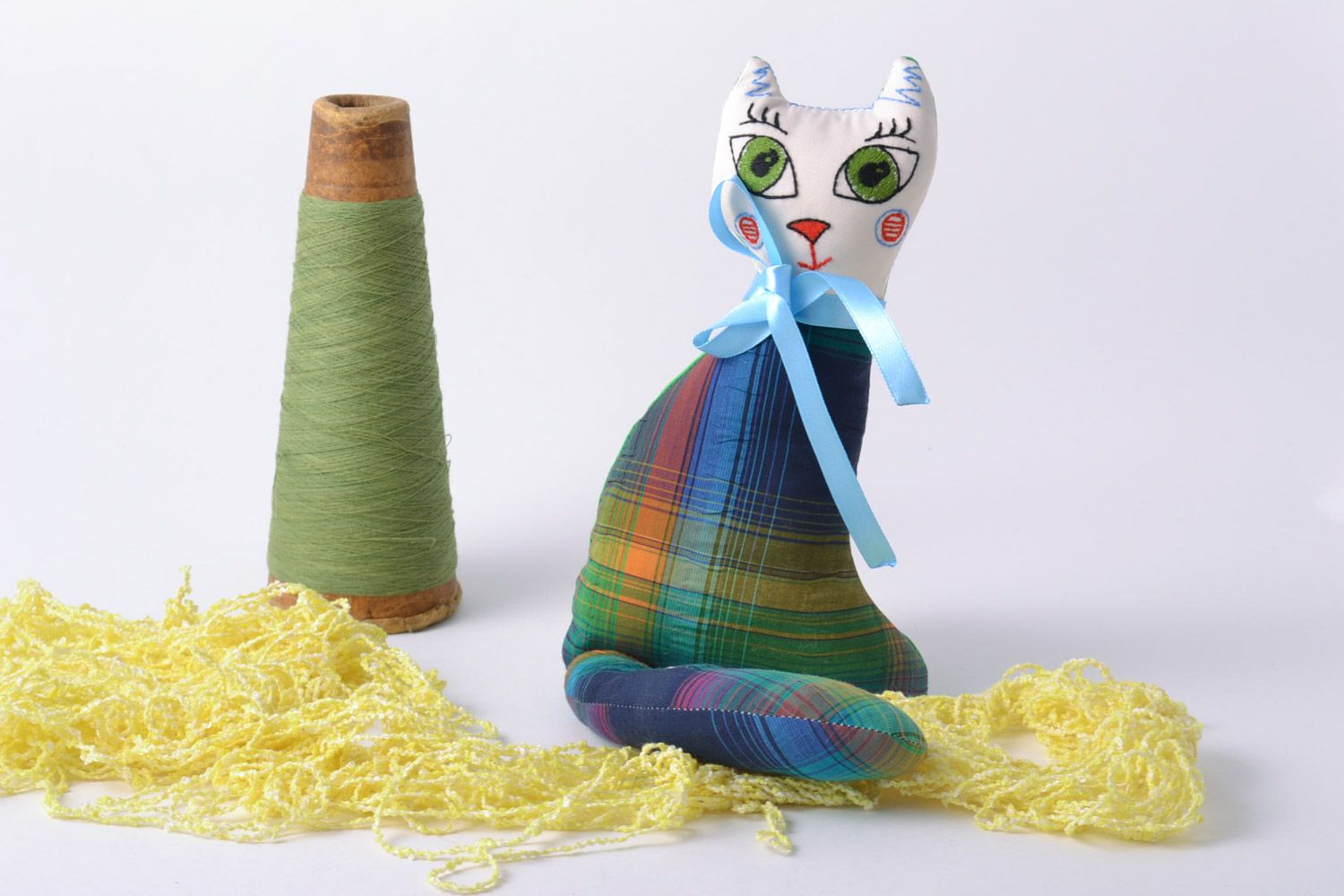 Handmade Stoff Kuscheltier Katze mit Stickerei künstlerisch Geschenk für Kind foto 1