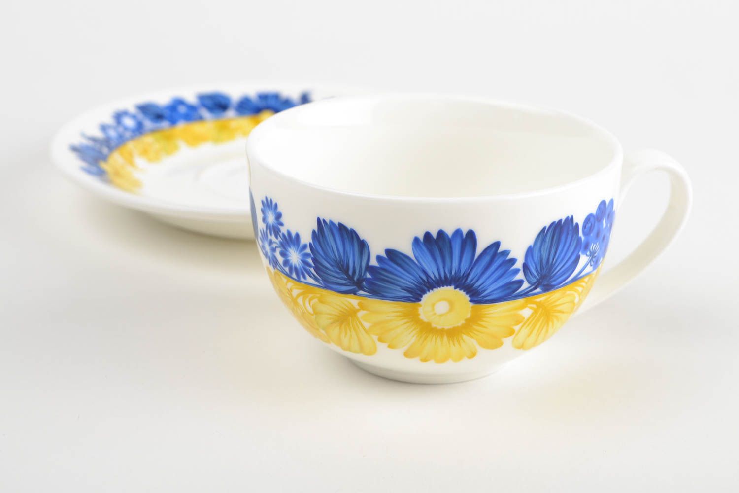 Porcelain yellow, white, and blue colors teacup in floral design with handle and saucer photo 4