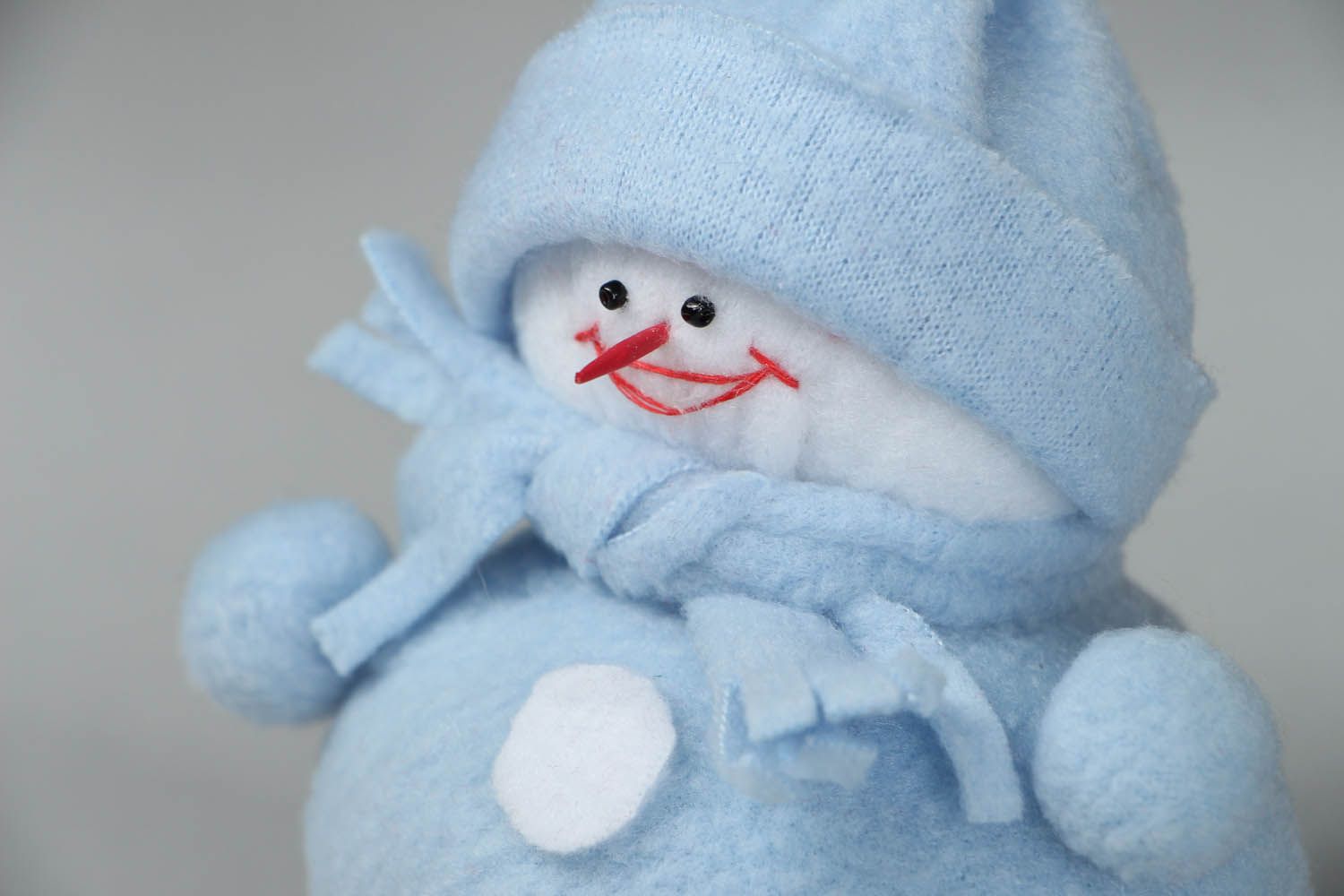 Jouet bonhomme de neige en tissu fait main photo 2