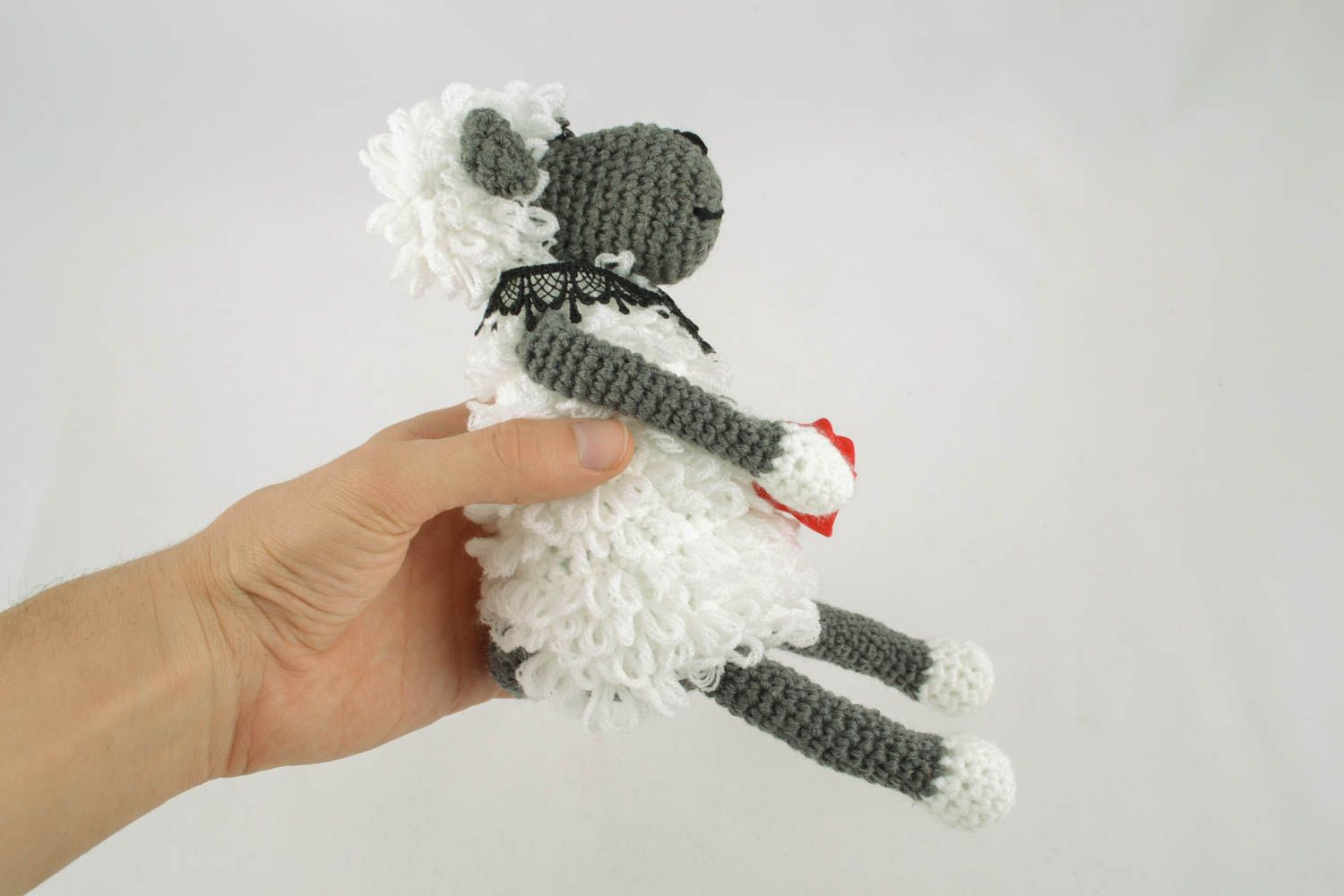 Doudou tricoté au crochet original fait main joli Brebis blanche avec rose photo 4