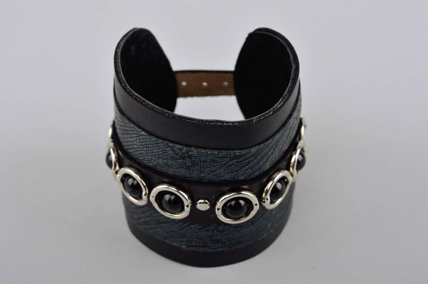 Bracelet large Bijou fait main en cuir noir original stylé Cadeau pour femme photo 2