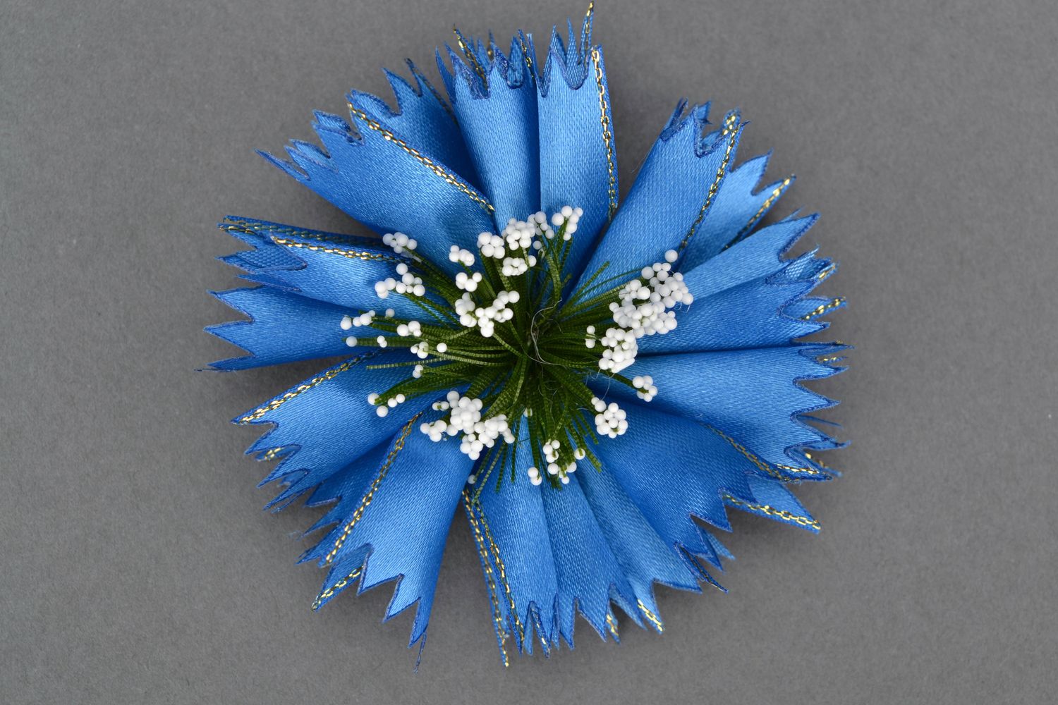 Текстильная брошь цветок из реповых лент Василек фото 3