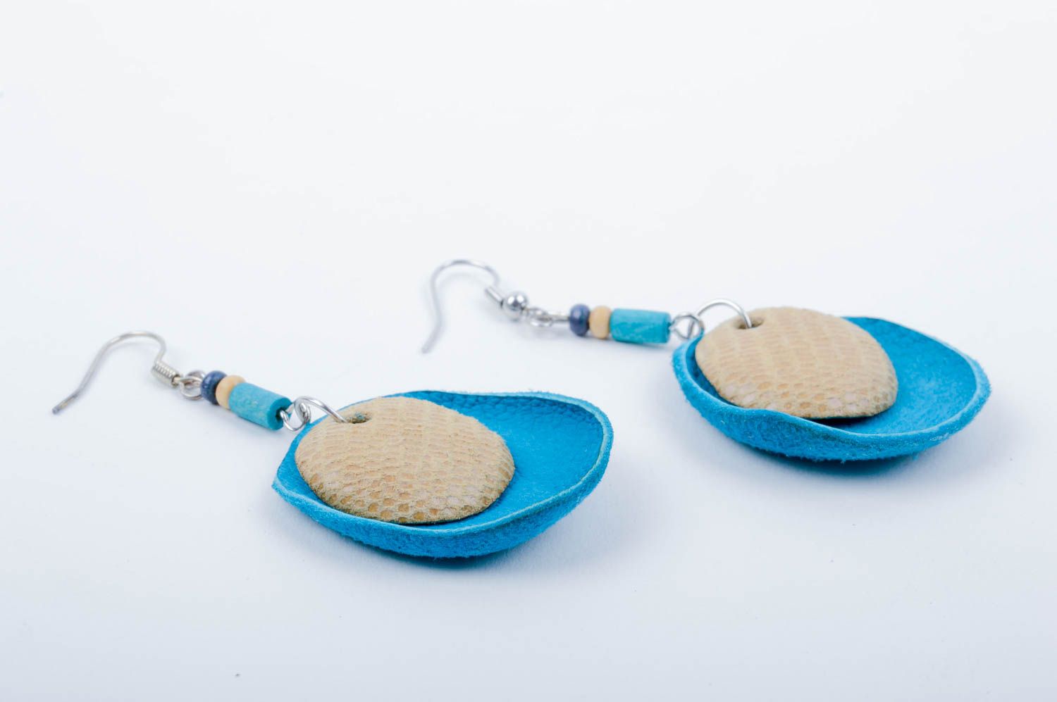 Boucles d'oreilles cuir naturel Bijou fait main bleu design Cadeau mode photo 4