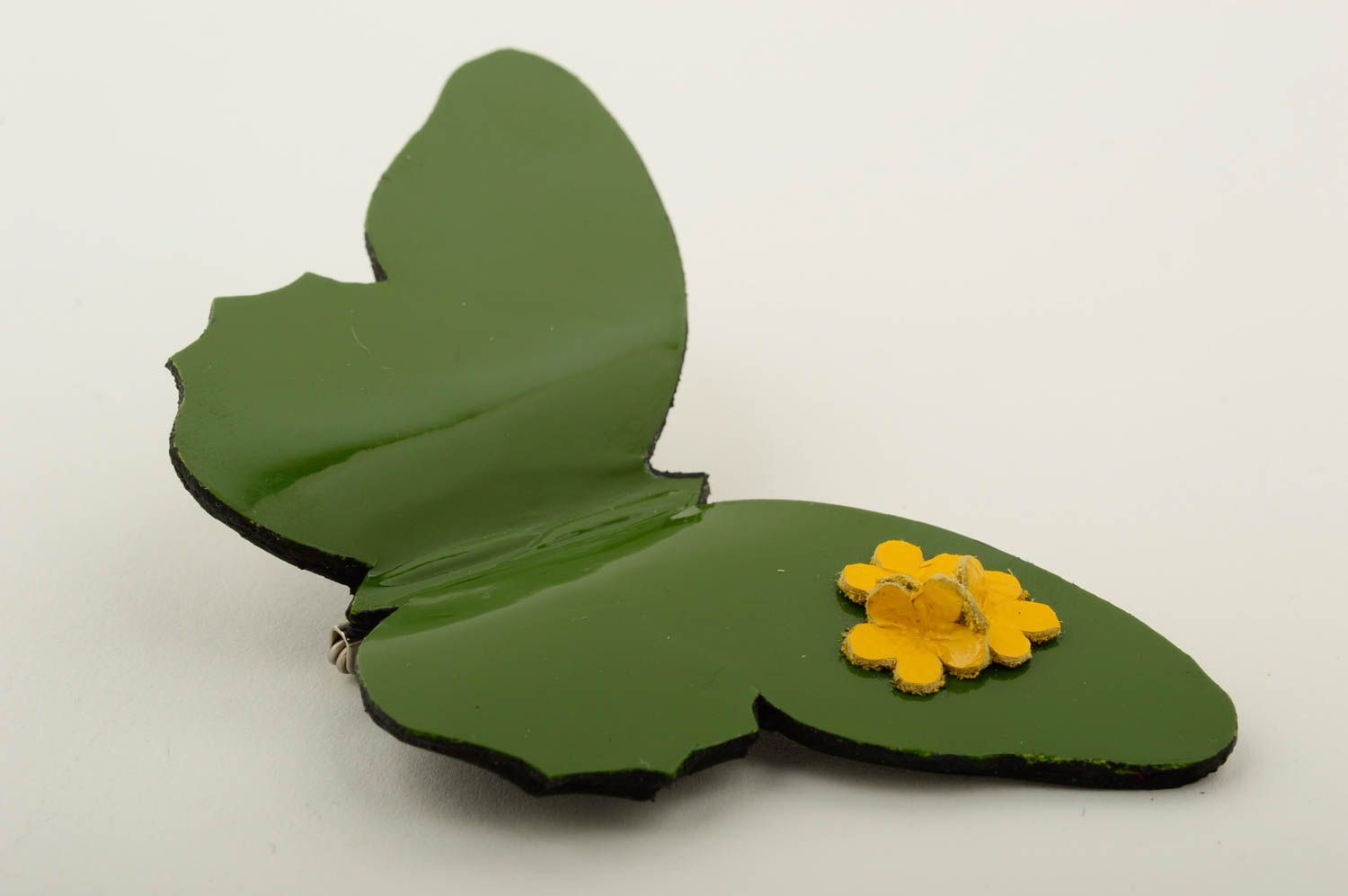 Broche verte Bijou fait main papillon en cuir naturel Cadeau pour femme photo 3