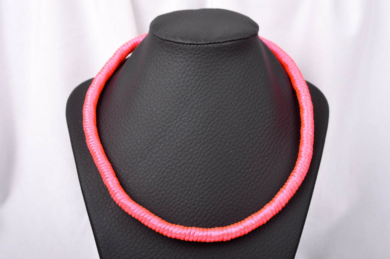 Колье ручной работы колье из веревки украшение на шею розовое авторское фото 1