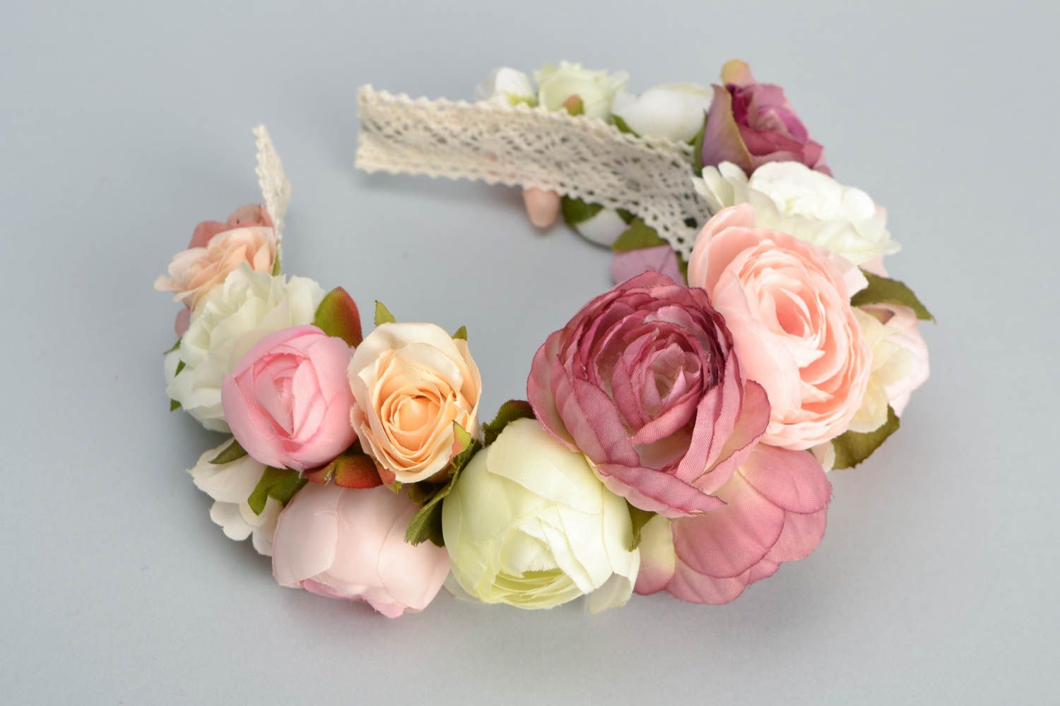 Serre-tête fleurs artificielles Roses pastel fait main cadeau pour femme photo 3