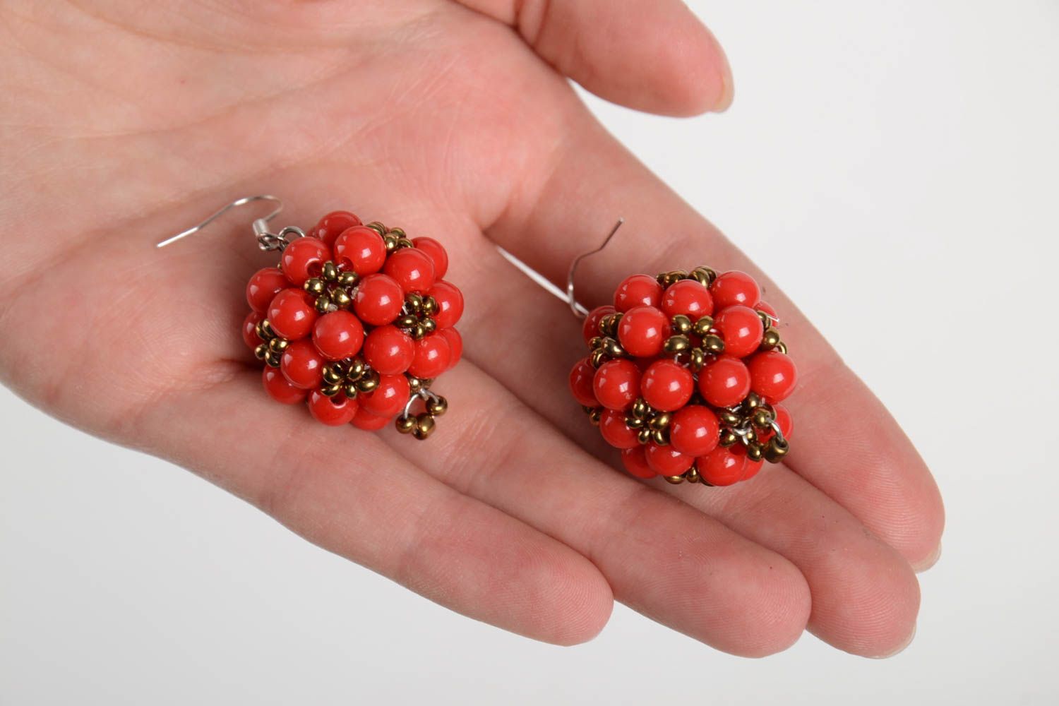 Handmade red elegant earrings unusual beaded earrings stylish jewelry photo 2