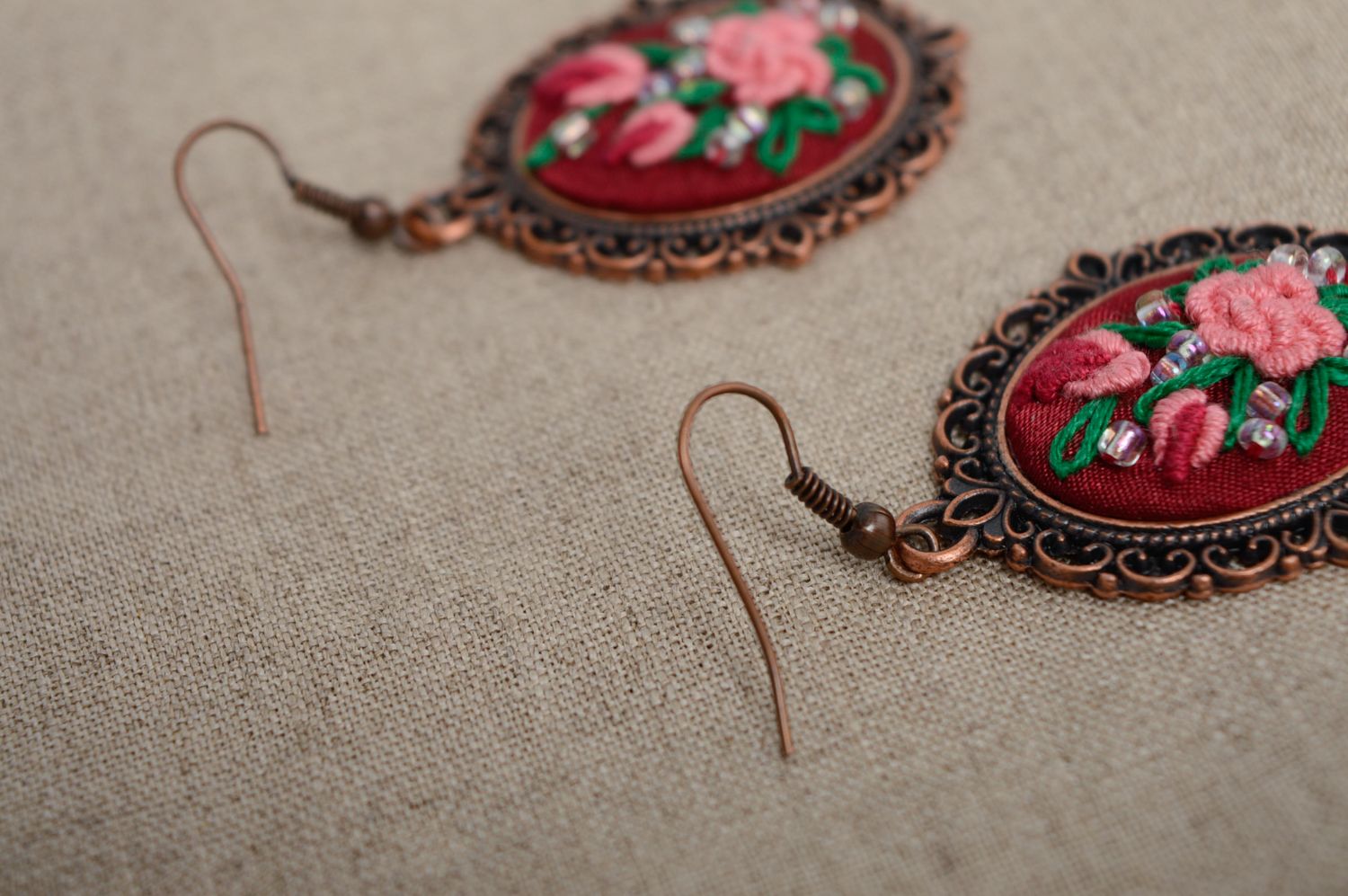 Rococo embroidered dangle earrings photo 5