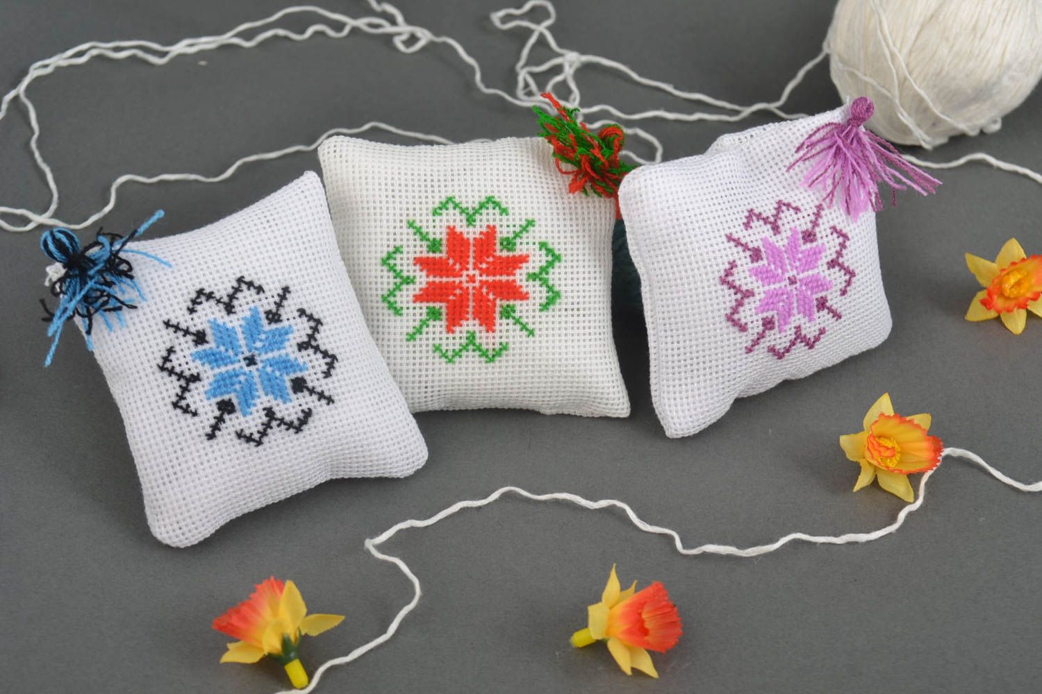 Alfileteros de tela hechos a mano almohadilla para agujas elementos decorativos foto 1