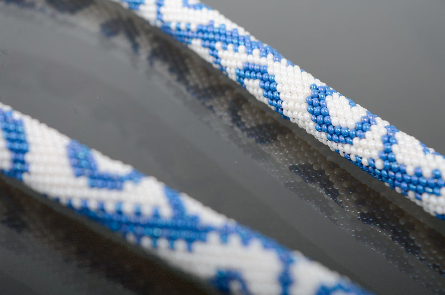 Collar de abalorios con cierre bonito azul y blanco foto 3