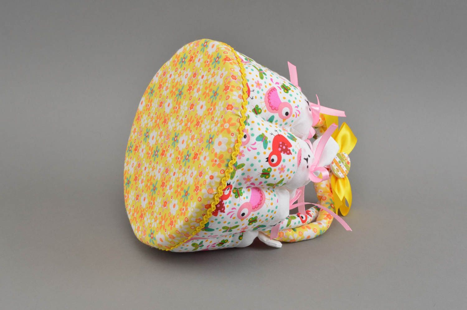 Petite décoration panier de Pâques en tissu faite main originale avec lapins photo 4