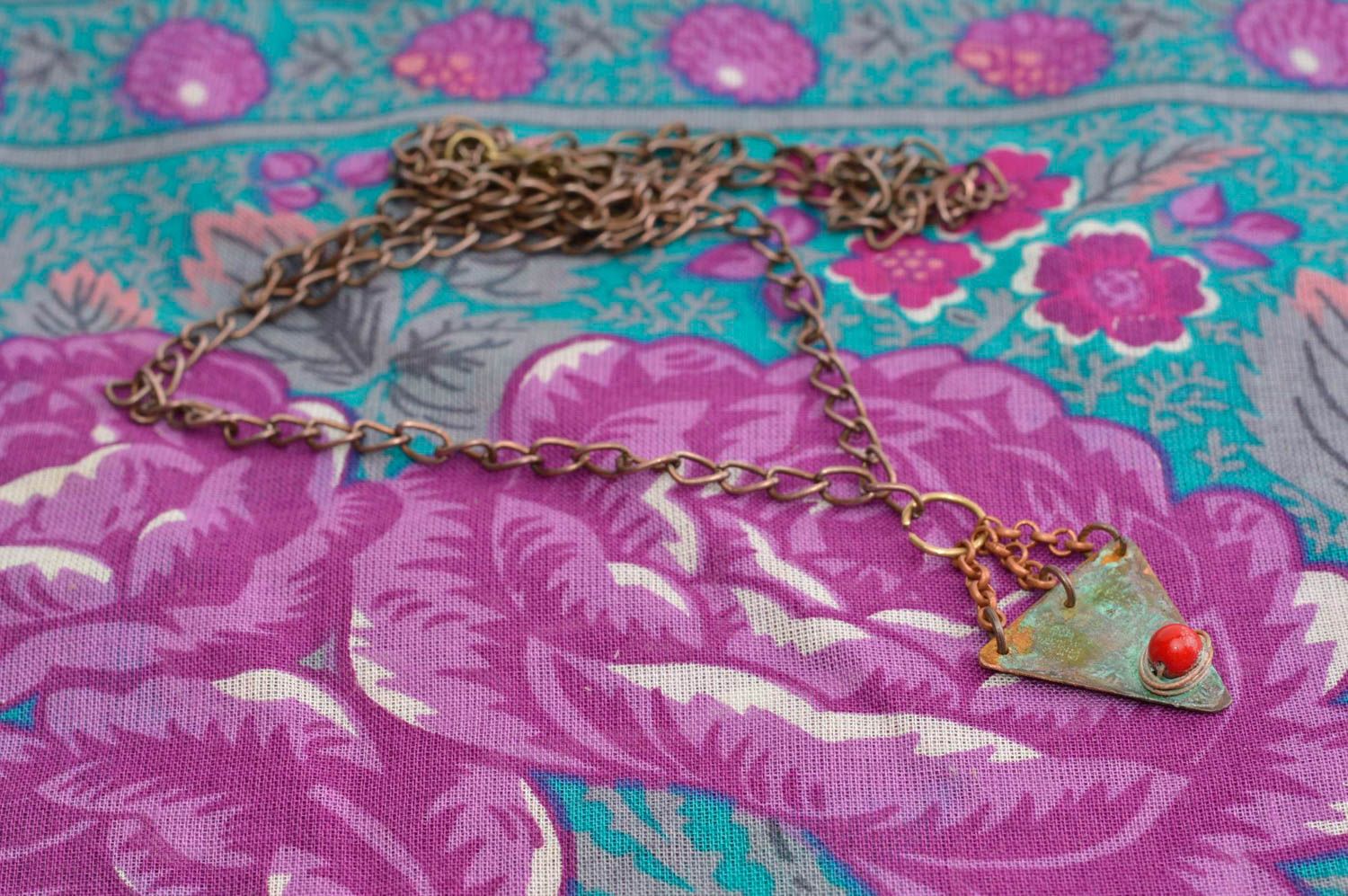 Colgante hecho a mano de cobre regalo original colgante para mujeres con coral foto 2