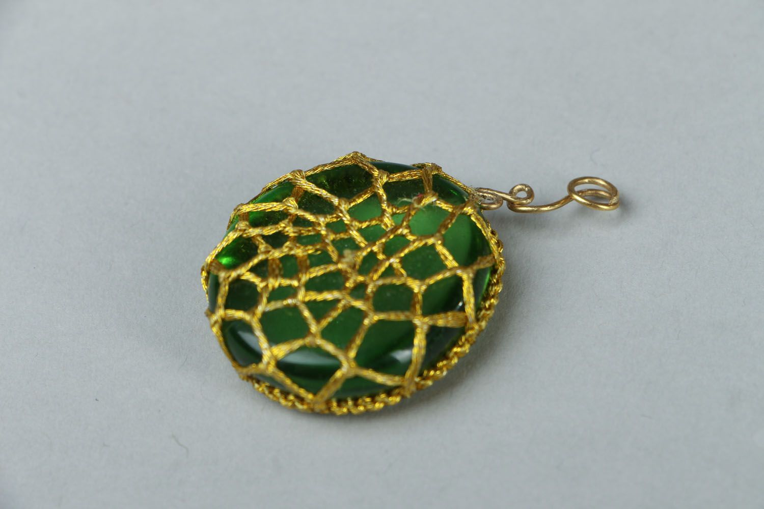 Pendant made of glass and thread photo 3