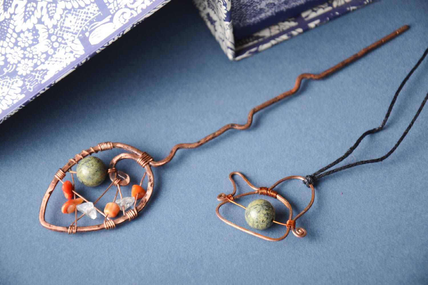 Handmade Schmuck Set Haarnadel mit Perlen aus Steinen Anhänger Schmuck  foto 1