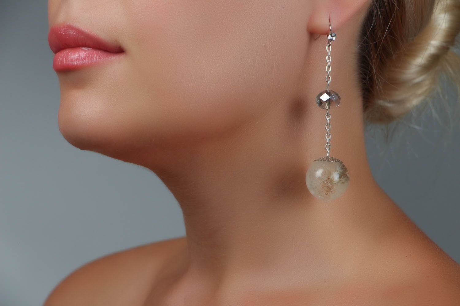Earrings with dandelions in epoxy resin photo 4