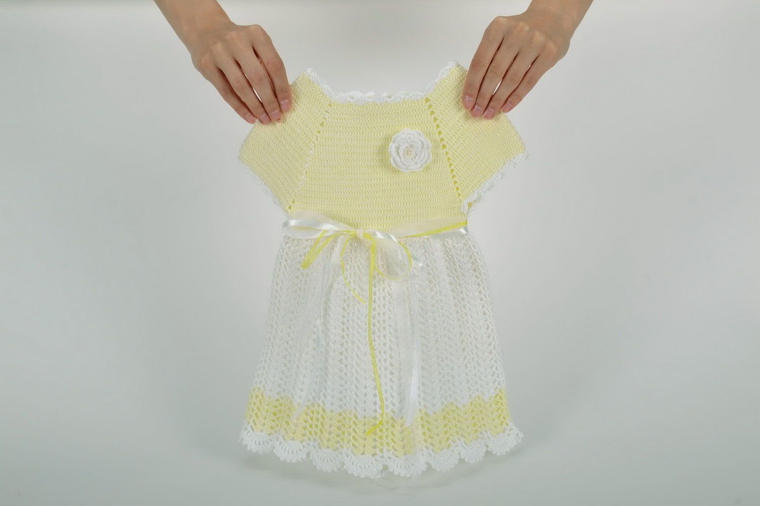 Babykleidung Set Kleid, Babyschuhe, Halskette foto 5