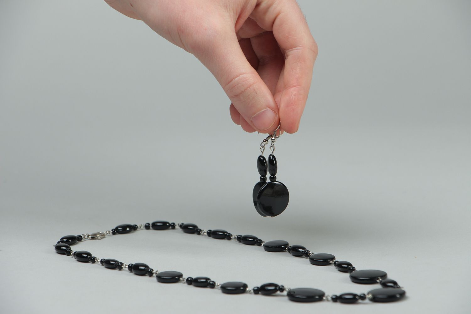 Black plastic jewelry earrings and bead necklace photo 4