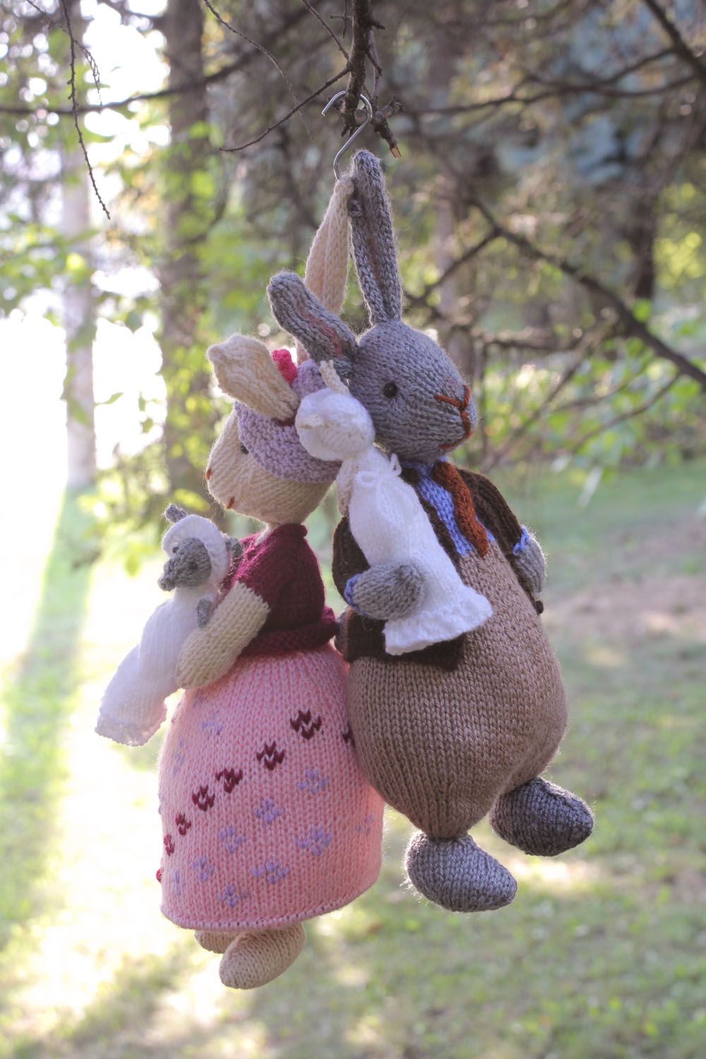 Jouet décoratif crochet artisanal Famille de lièvres photo 2