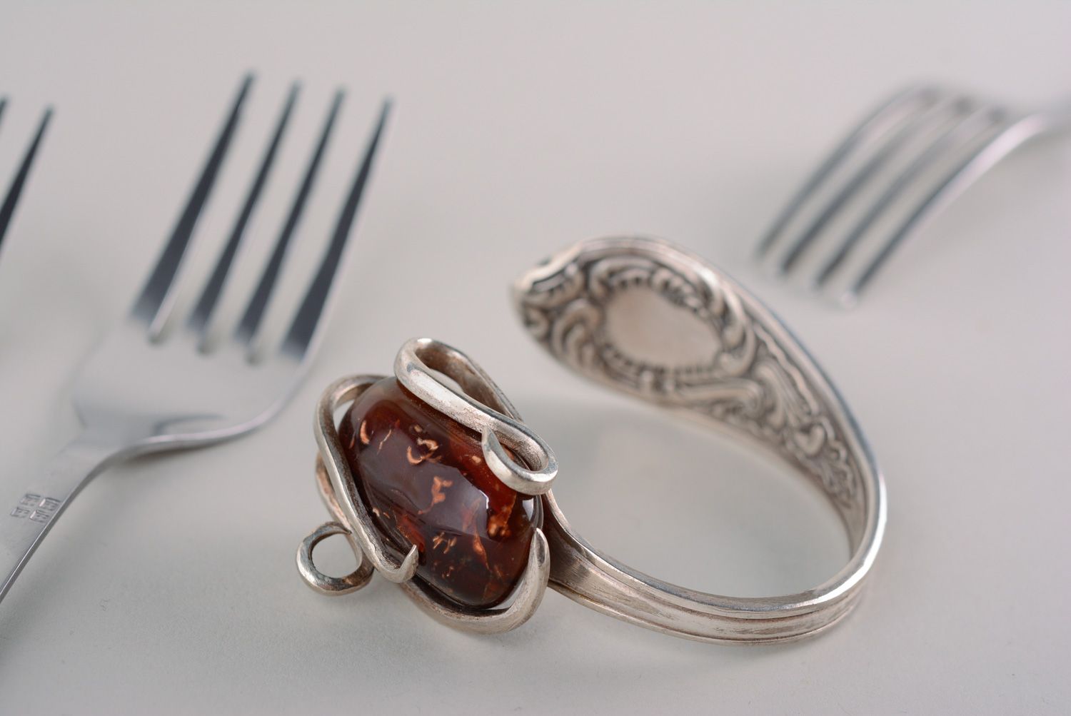 Handgemachtes Metall Armband mit Naturstein aus Neusilber Gabel foto 1