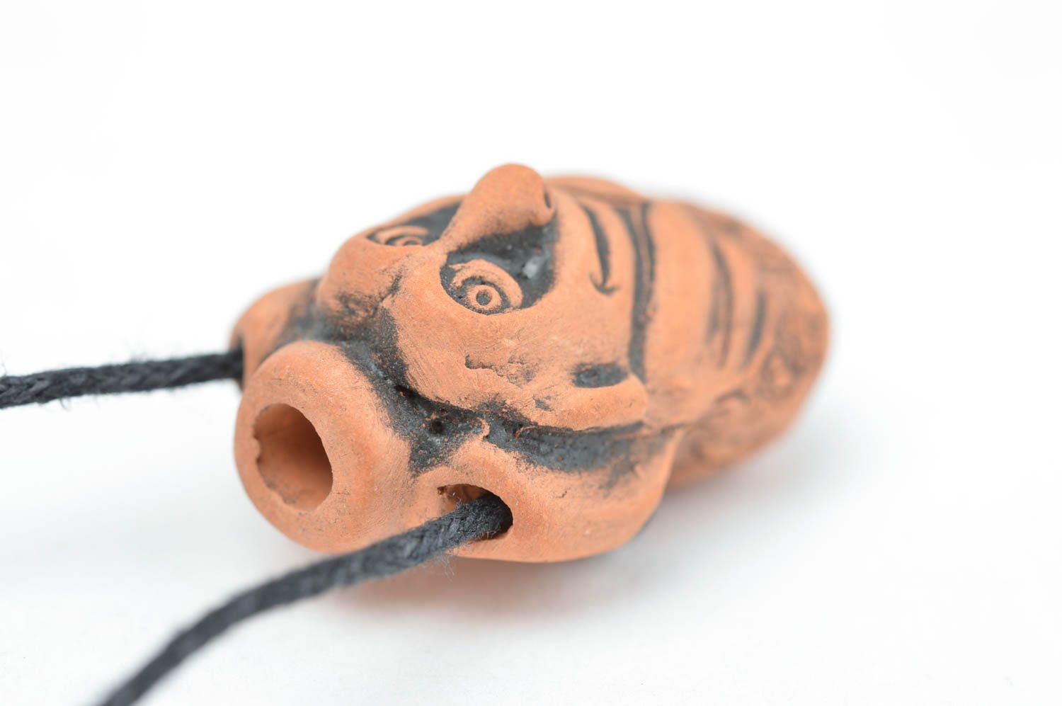 Кулон для эфирных масел в виде человечка керамический на шнурке ручная работа фото 4