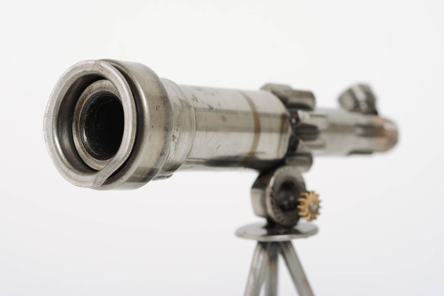 Figura metálica artesanal con forma de telescopio  foto 2