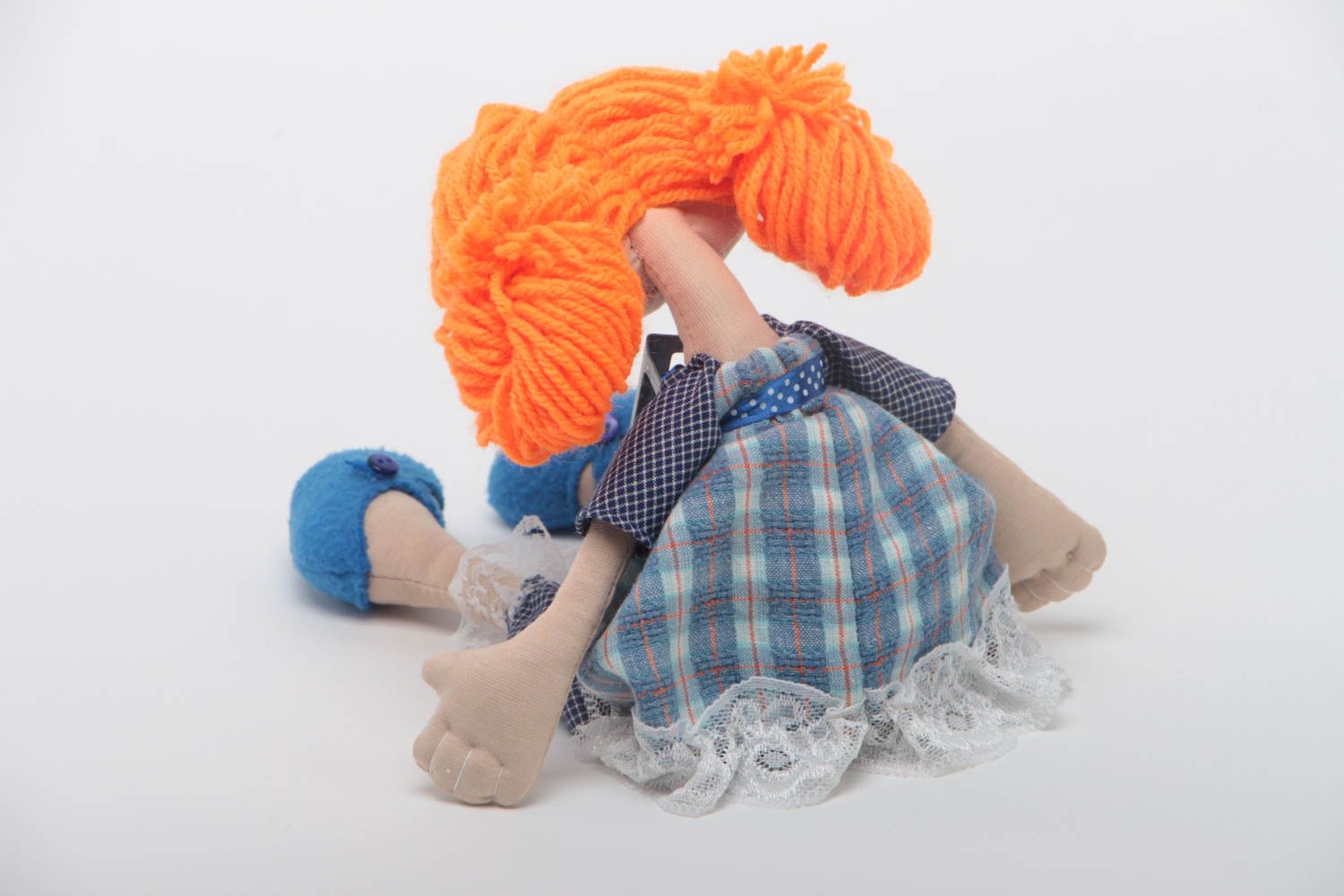 Мягкая тканевая кукла ручного пошива в голубом хлопковом платьице с кружевами  фото 4
