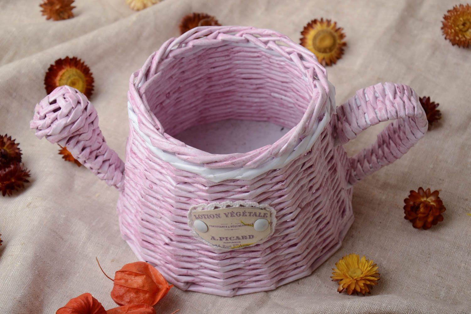 Decorative newspaper woven watering can photo 1