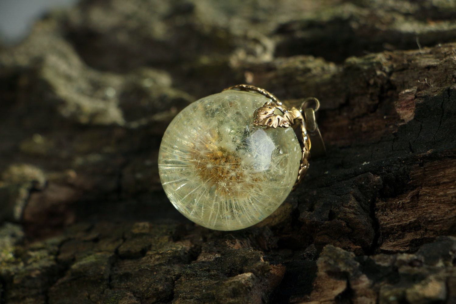 Pendant made of real dandelion photo 3