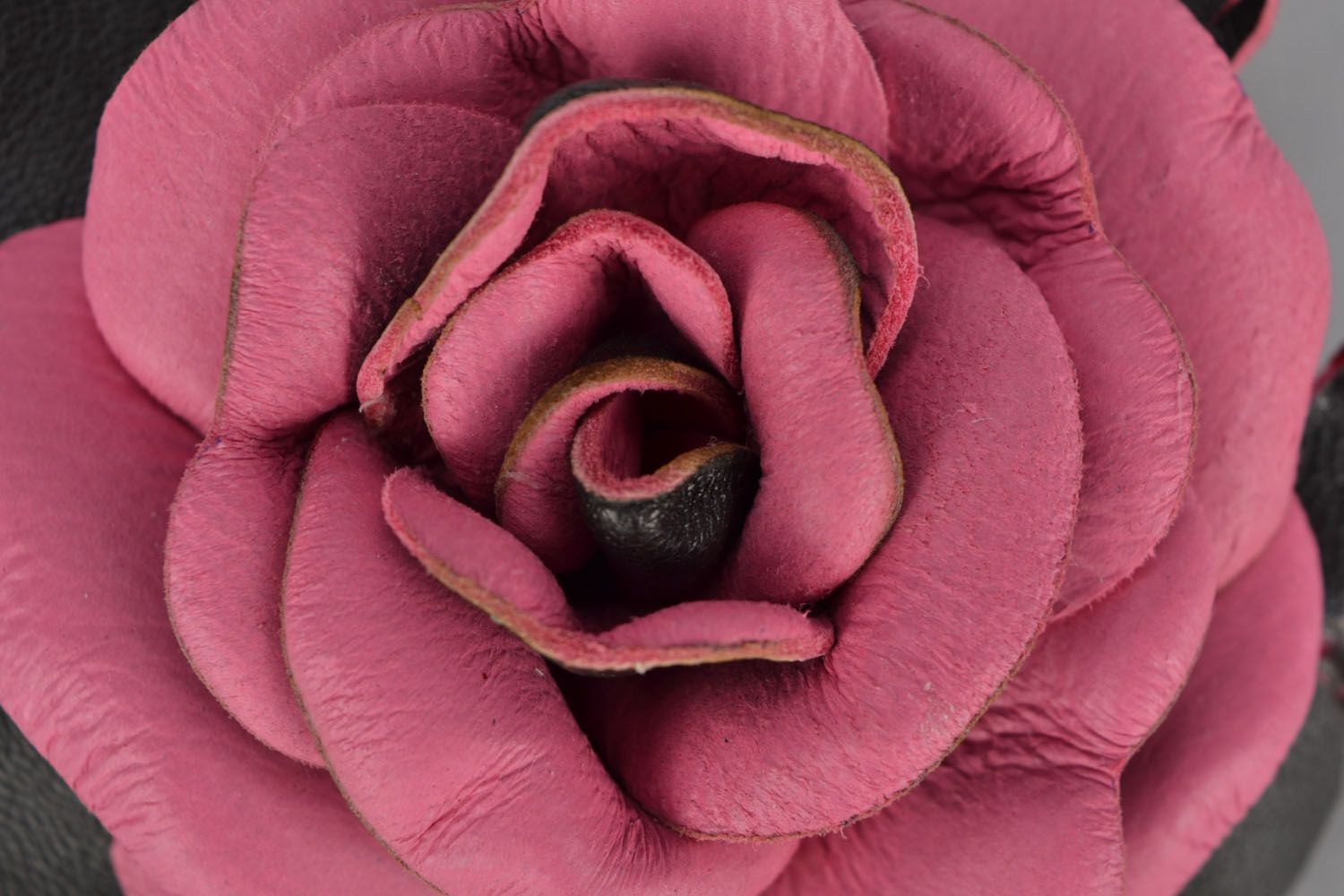 Broche barrette en forme de fleur en cuir photo 4