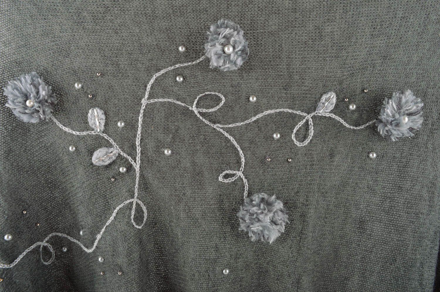 Grand Châle en laine fait main gris à franges avec fleurs Accessoire femme photo 4