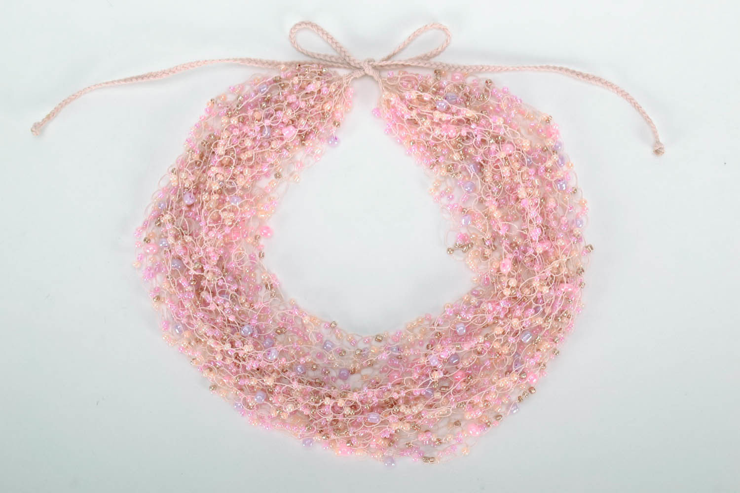 Airy pink bead necklace photo 1