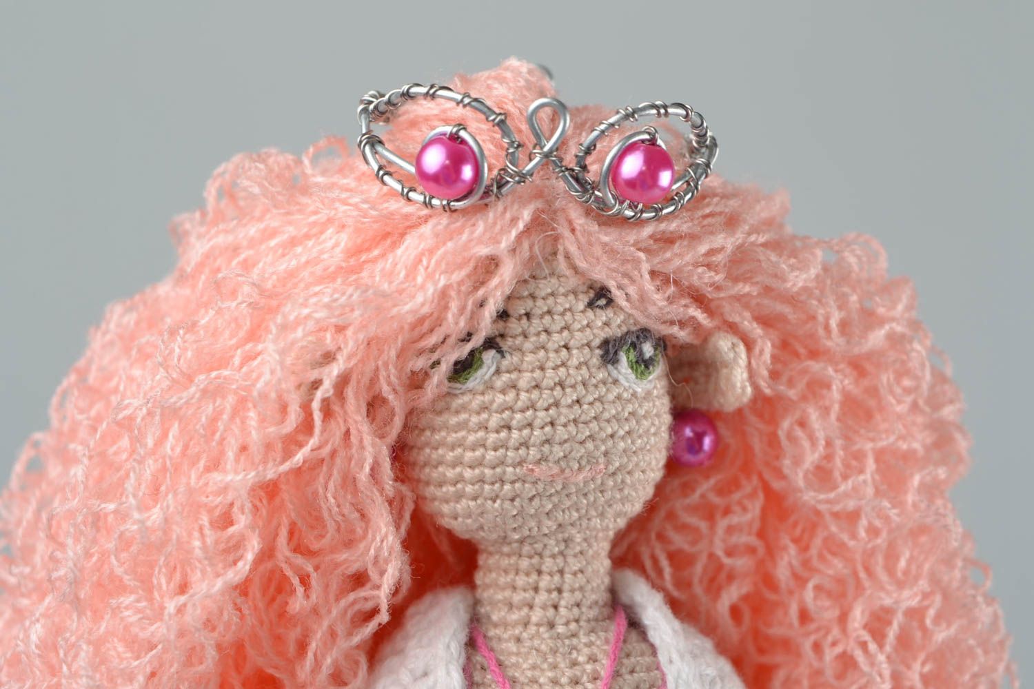 Künstlerische Puppe aus Textil gehäkelt originell Spielzeug für Mädchen foto 4