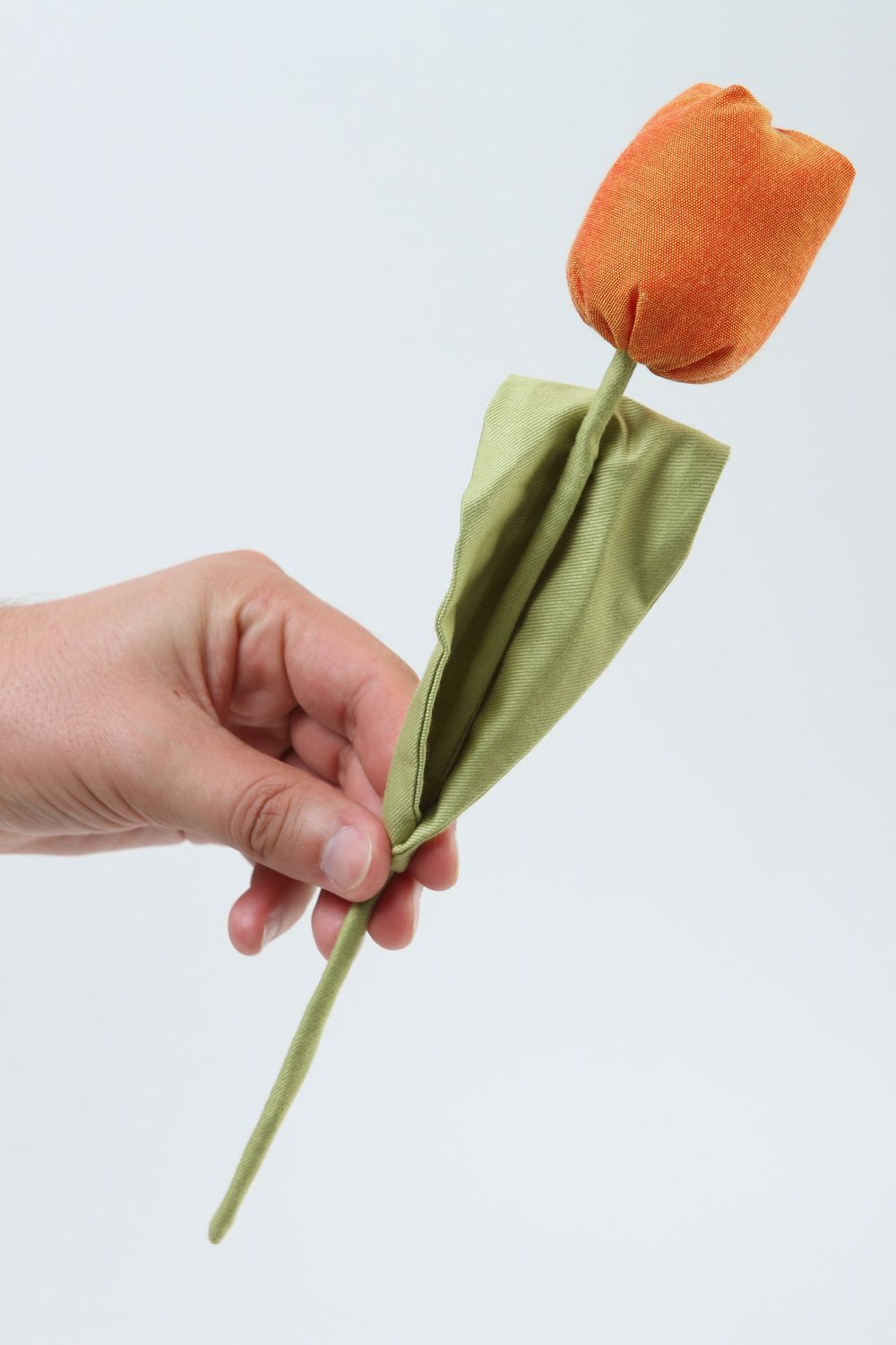 Flor de tela hecha a mano tulipán artificial rojo bonito elemento decorativo foto 5