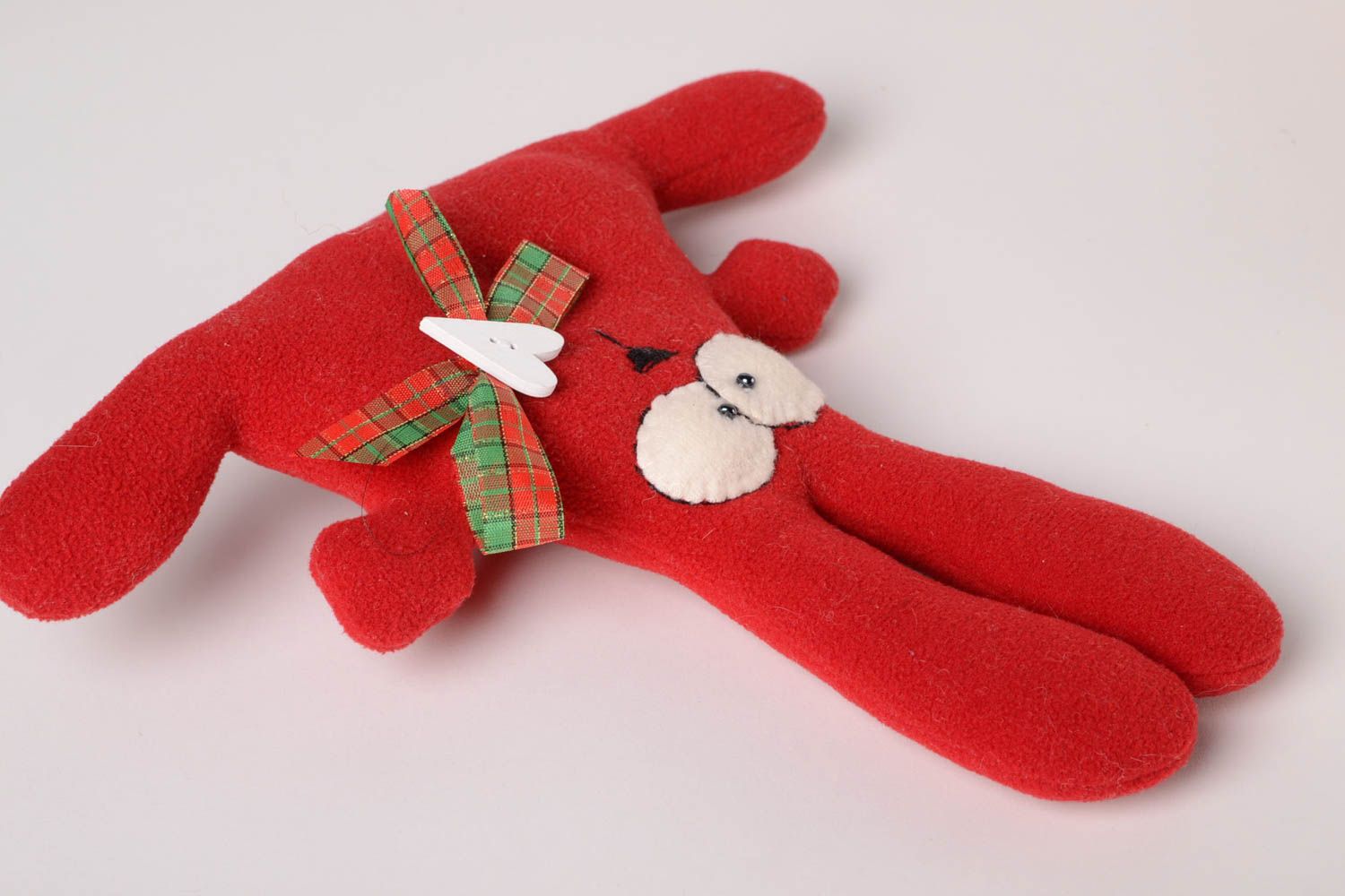 Muñeco de tela juguete artesanal peluche original conejito rojo con lazo foto 3